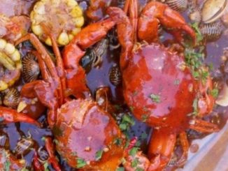 Cara memasak kepiting tumpah dengan saos seafood yang lezat
